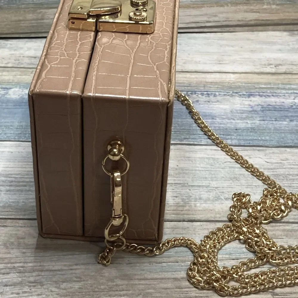 Vegan Leather Clutch Box Bag Tan Crocodile Faux Gold Tone Crossbody‎ Chain NWOT